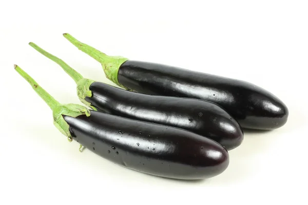 Aubergine op witte achtergrond — Stockfoto