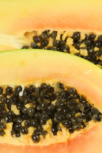 Yarısı da dilimlenmiş papaya meyve — Stok fotoğraf