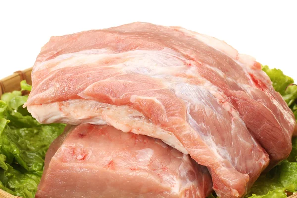 Frisches rohes Schweinefleisch auf weißem Hintergrund — Stockfoto