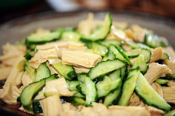 Insalata cinese o coreana Yuba (bambù di tofu) con coriandolo — Foto Stock