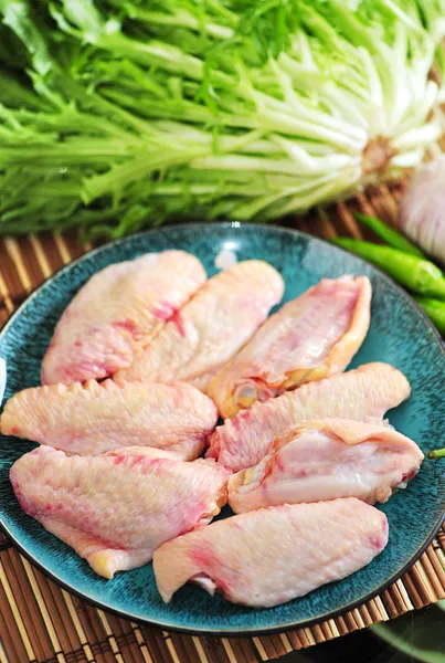 Raw uncooked chicken wings — Stock Photo, Image