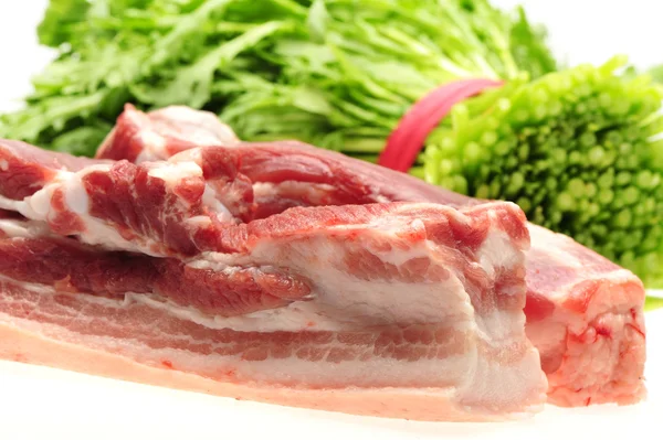 Carne di maiale cruda isolata su fondo bianco — Foto Stock