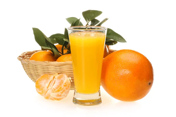 Plein verre de jus d'orange — Photo