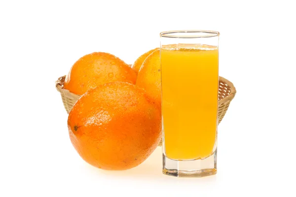 Zumo de naranja en vaso y naranja — Foto de Stock