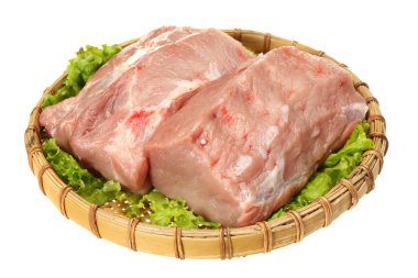pişmemiş domuz eti