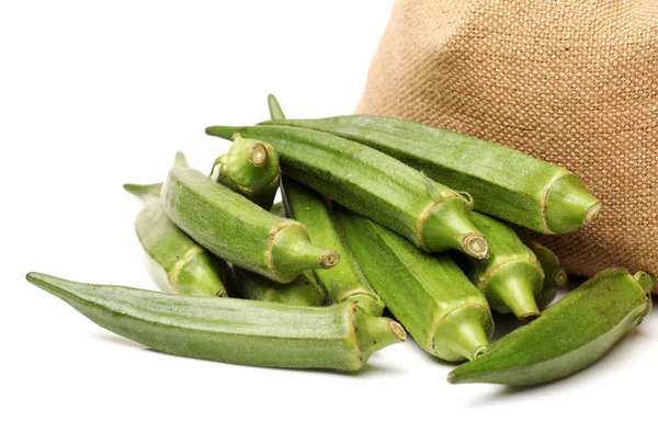 Okra fresca aislada sobre un fondo blanco —  Fotos de Stock