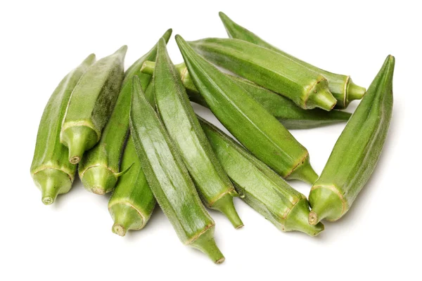 Okra fresco isolado em um fundo branco — Fotografia de Stock