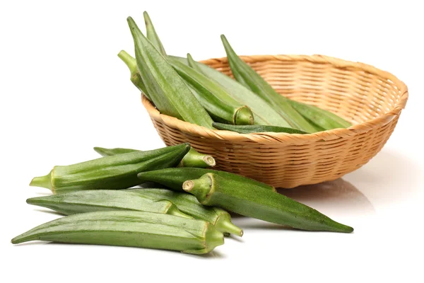 Frische Okra isoliert auf weißem Hintergrund — Stockfoto