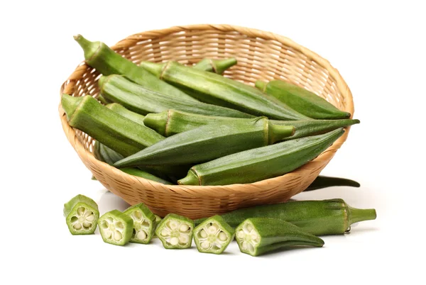 Okra fresco isolado em um fundo branco — Fotografia de Stock