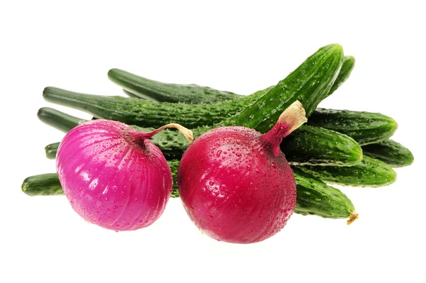 Färska grönsaker på vit bakgrund — Stockfoto