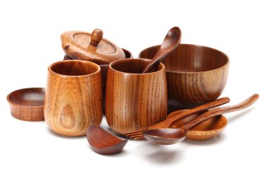 beyaz zemin üzerine ahşap el sanatları (kupa, kase, kaşık, Kepçe)