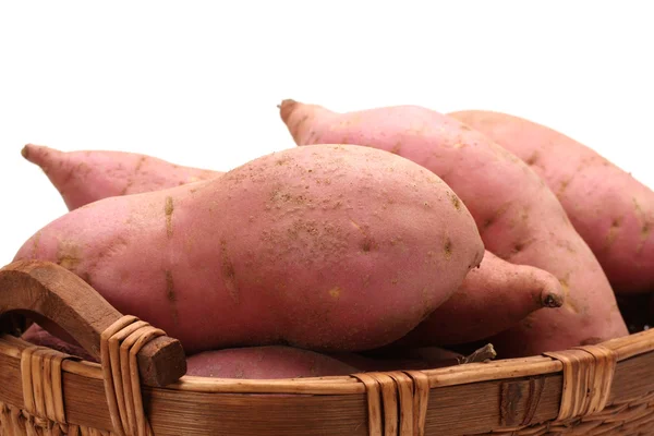 Сладкий картофель на белом фоне — стоковое фото