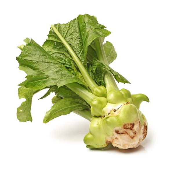 Beyaz arkaplanda yalıtılmış kohlrabi — Stok fotoğraf