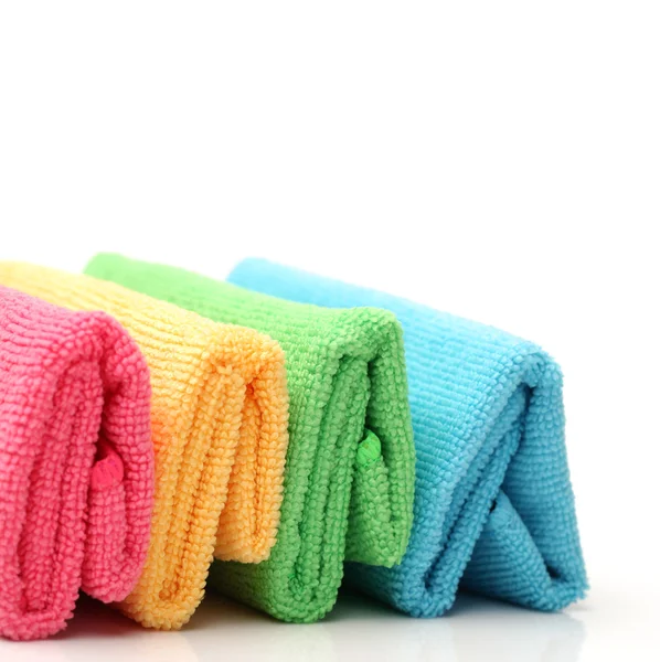 Asciugamani colorati su sfondo bianco — Foto Stock