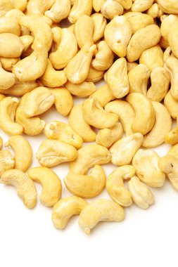 kaju beyaz zemin üzerine yığını