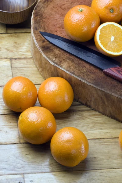 Cutting Orange and knife — Stock Photo, Image