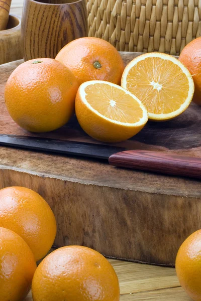 Cutting Orange and knife — Stock Photo, Image