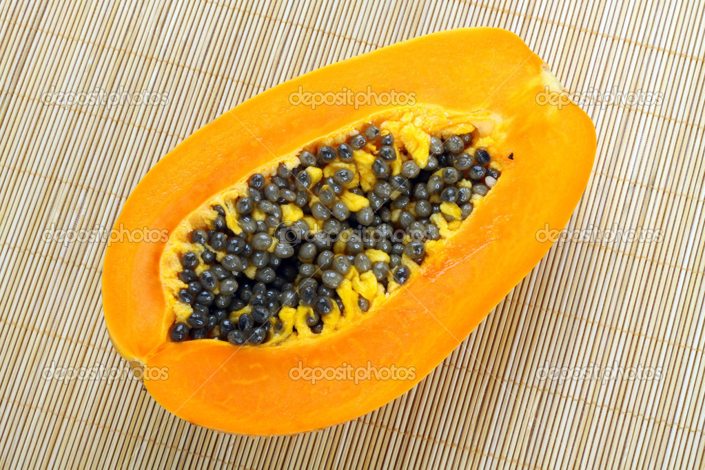 Half cut papaya fruits — Stock Photo © jianghongyan 35559929