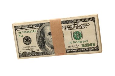 100 dolar faturaları beyaz zemin üzerine yığını