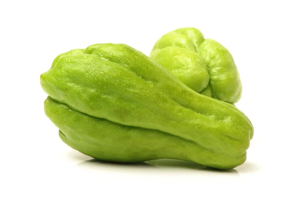 Chayote på vit bakgrund — Stockfoto