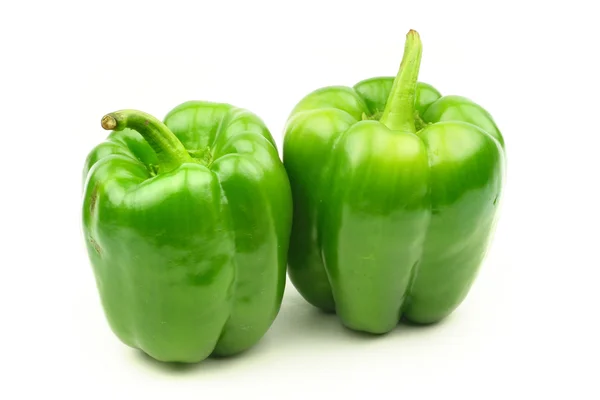 Pimienta verde sobre fondo blanco —  Fotos de Stock
