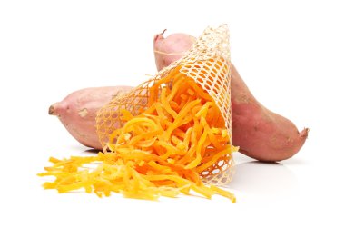 batata seca sobre fondo blanco