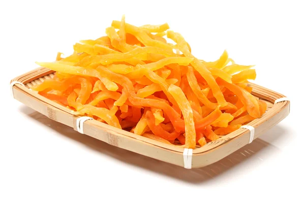 Gedroogde zoete aardappel op witte achtergrond — Stockfoto