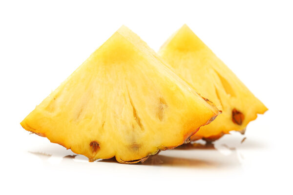 Желтые ломтики ананаса
