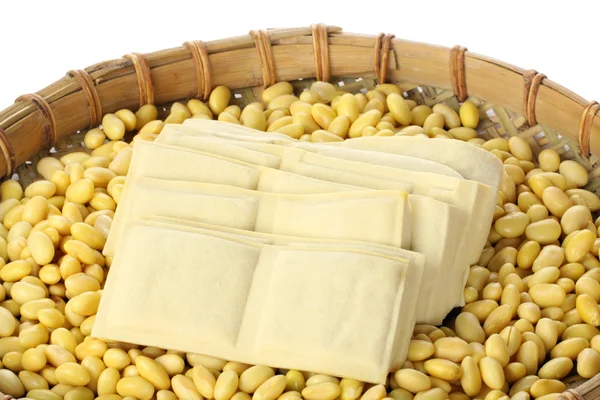 Getrockneter Tofu, Bohnen auf Tablett — Stockfoto