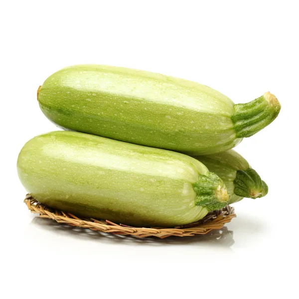 Zucchini i träplatta — Stockfoto