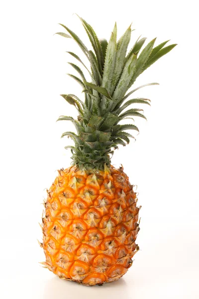 Целый ананас — стоковое фото