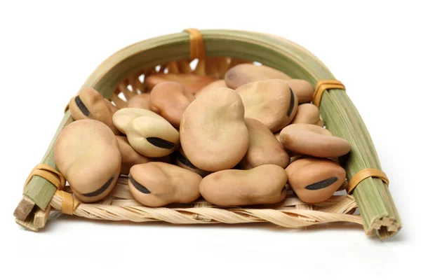 Fava beans in lade — Stockfoto