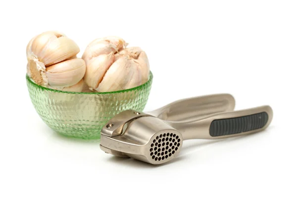 Knoblauchpresse und Knoblauch — Stockfoto