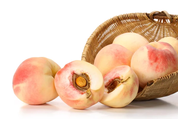 Peaches in basket — Stock Photo, Image