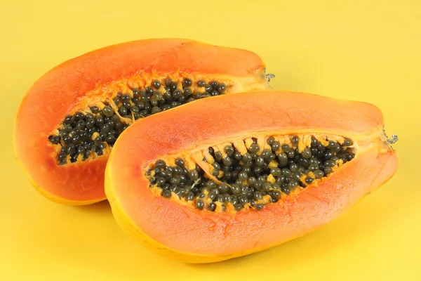 Papaya halves — Stock Photo, Image