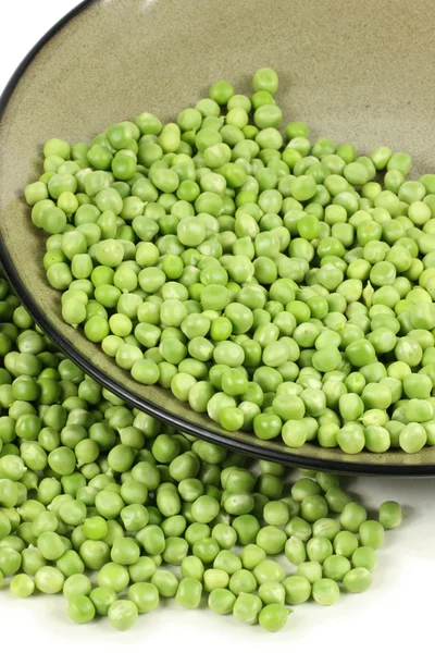 Bowl of ripe peas — Stock Photo, Image