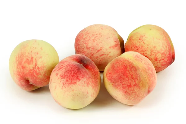 Спелые персики — стоковое фото