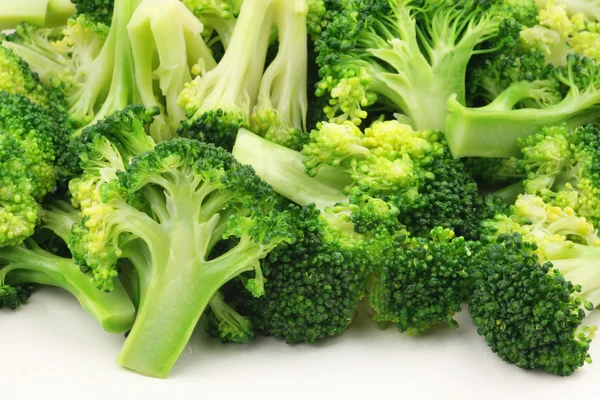 Broccoli heap op plaat — Stockfoto