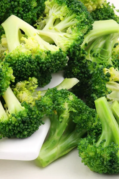 Brokolice haldy na desce — Stock fotografie