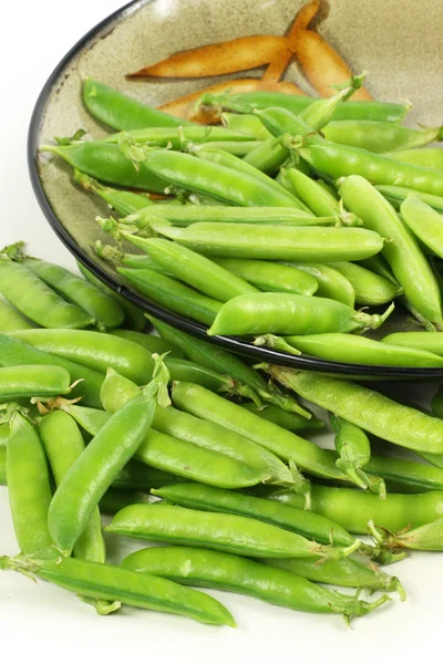 Full bowl of snow peas — Stock Photo, Image