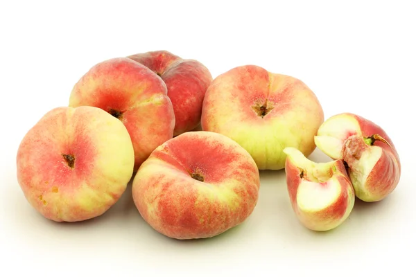 Flat peaches — Stock Photo, Image