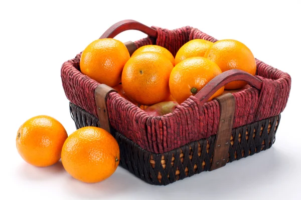 Oranges dans le panier — Photo