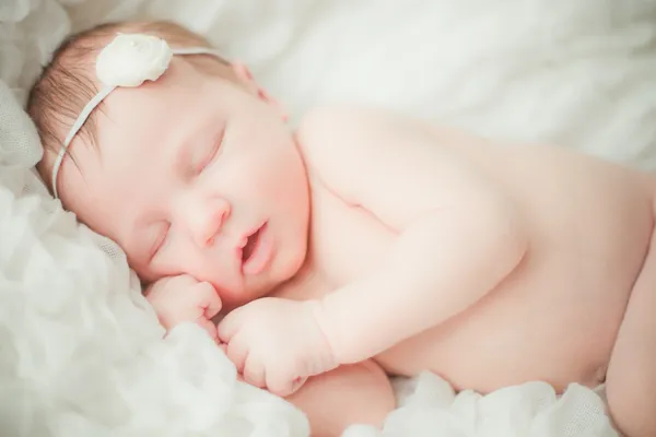 Açık ağız ile yeni doğan bebek - Stok İmaj