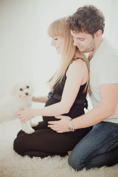 Familia con perro — Foto de Stock