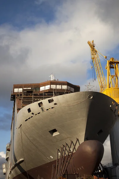 Ship in the shipyard — Stock Photo, Image