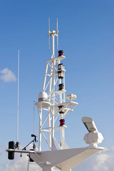 Mastro de comunicação no navio . — Fotografia de Stock