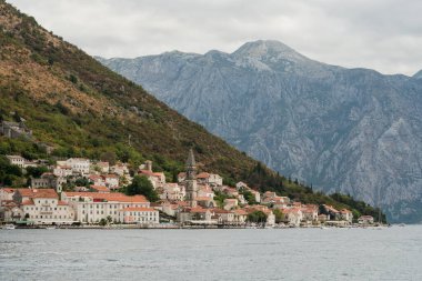 Karadağ 'da yaz turist sezonunda Perast