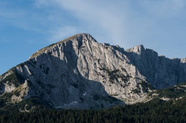 Karadağ 'ın Durmitor Ulusal Parkı' nın resimli yaz manzarası