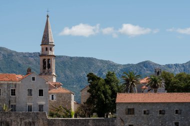 Karadağ 'da yaz turist sezonunda Budva
