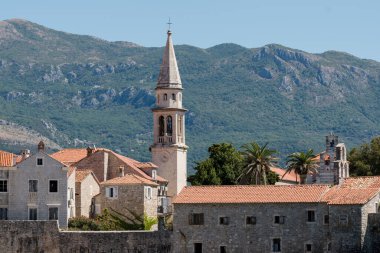 Karadağ 'da yaz turist sezonunda Budva